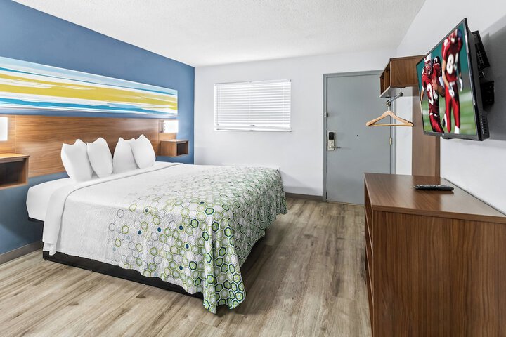 Room 8 of 35
