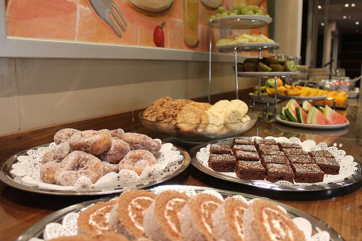 Breakfast/Coffee Service 104 of 136