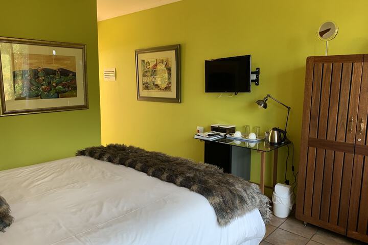 Room 40 of 143
