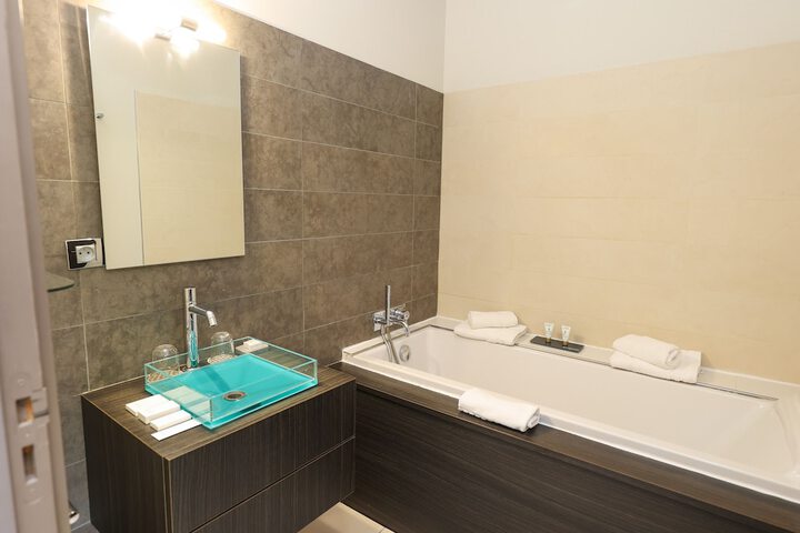Room 51 of 86