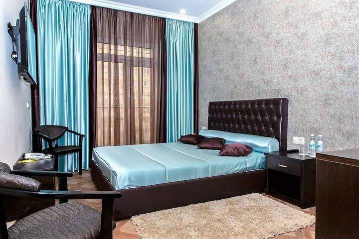 Room 17 of 35