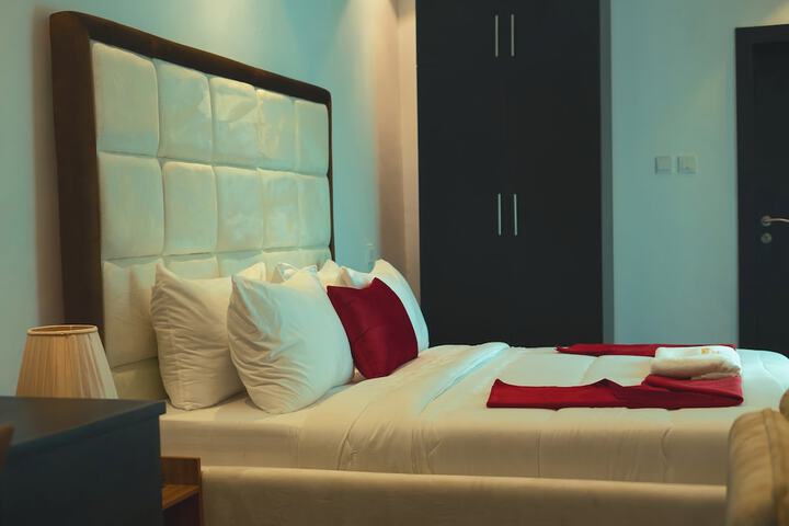Room 7 of 27