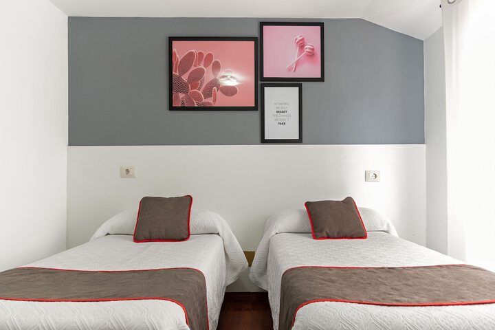 Room 15 of 33