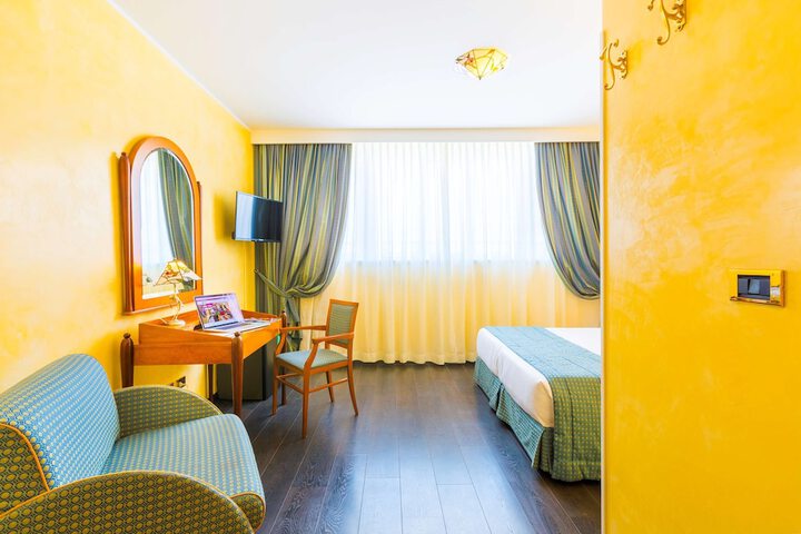 Room 40 of 111