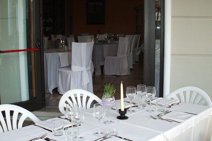 Dining 77 of 82