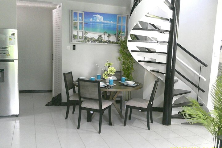 Room 10 of 33