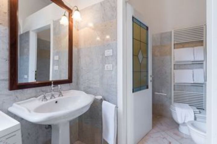 Room 3 of 16