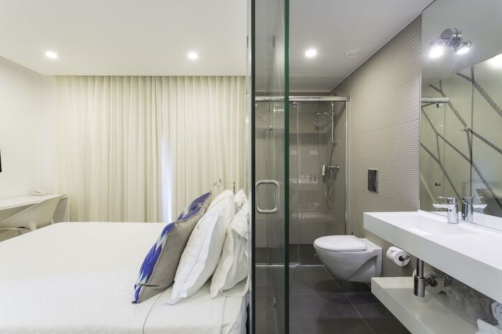 Room 48 of 77