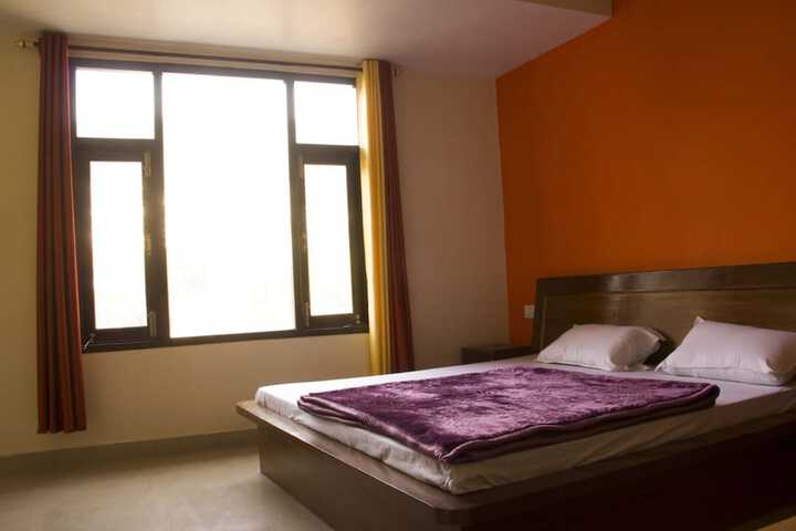 Room 9 of 23