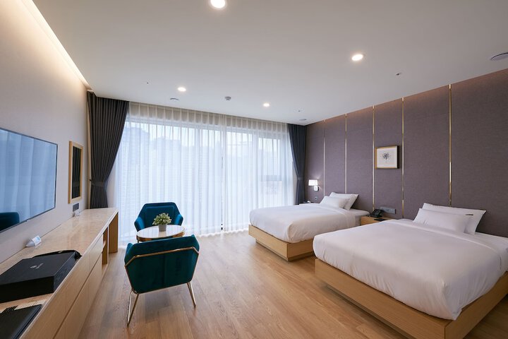 Room 16 of 46