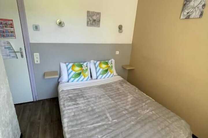 Room 35 of 87