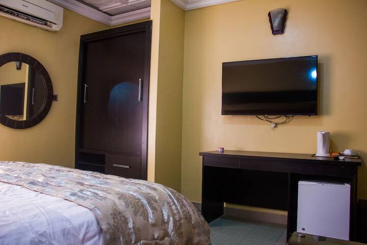 Room 22 of 38