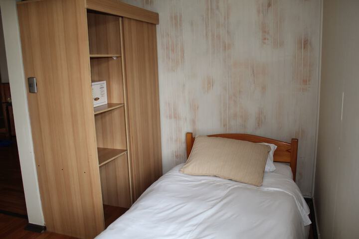 Room 5 of 32