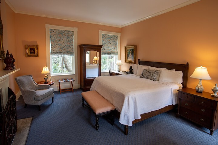 Room 44 of 166