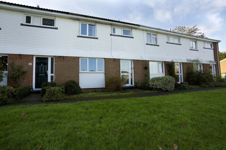 Sleek 2BD House With Garden Heart of Guildford