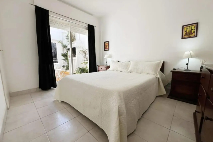 Room 4 of 9