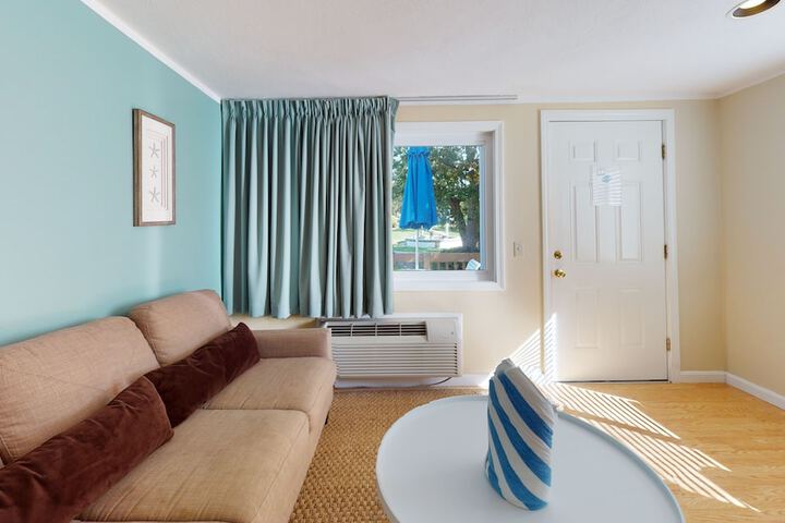 Room 12 of 85