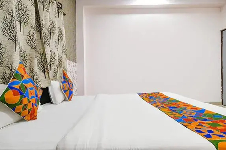 Room 4 of 12