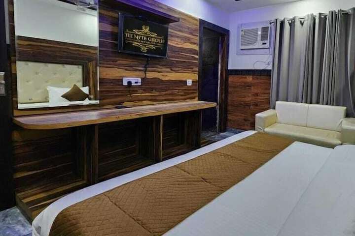 Room 4 of 13