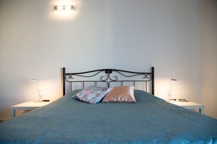 Room 2 of 41