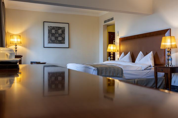Room 8 of 75