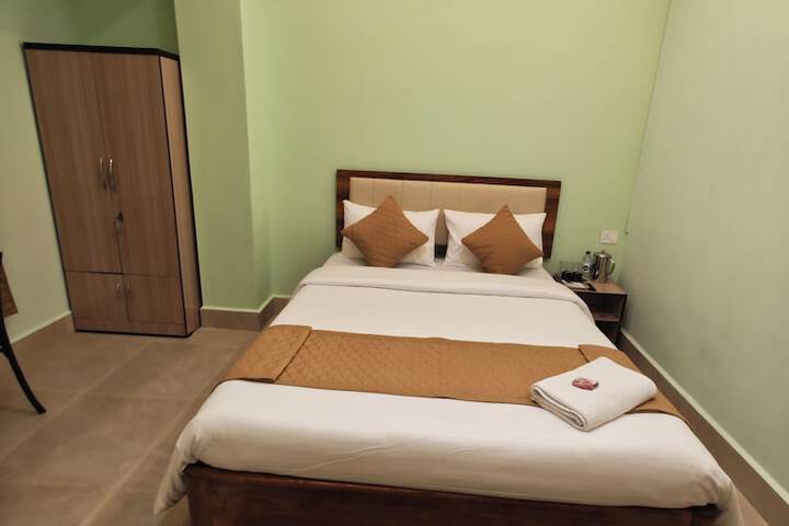 Room 7 of 12