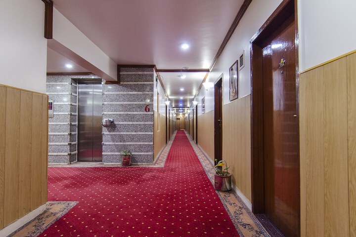 Ballroom/Hall 25 of 26