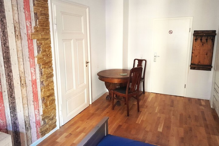Room 98 of 202