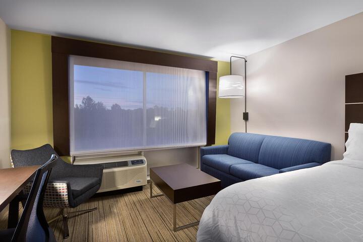 1 King Bed (4 of 4)