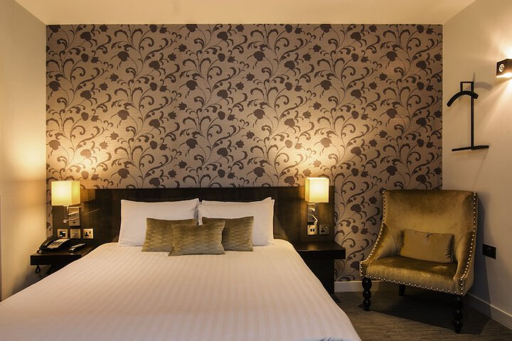 Room 6 of 40