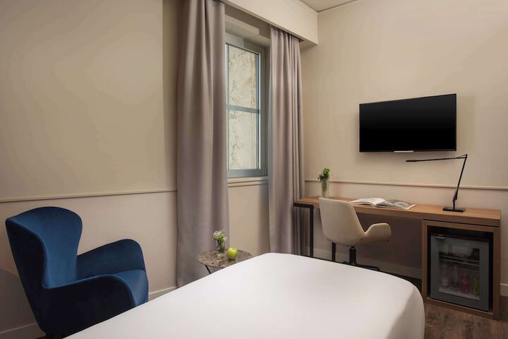 Room 34 of 68
