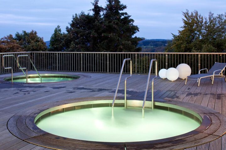 Pools & Facilities