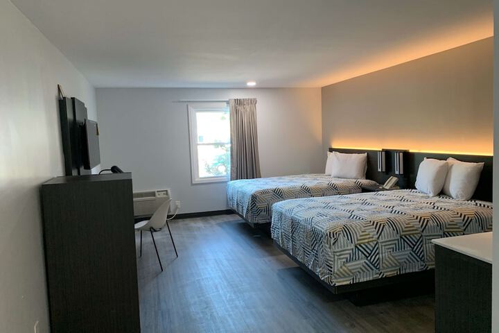 1 Queen Bed Micfridge (4 of 14)