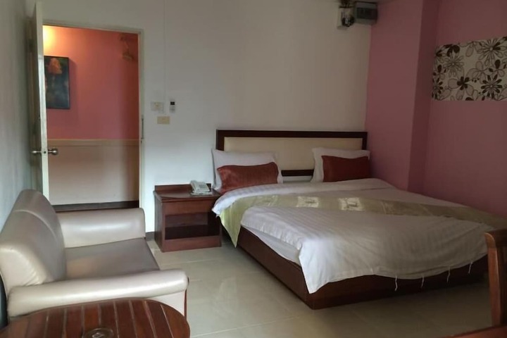 Room 4 of 15