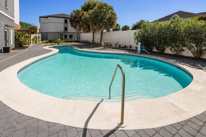 Pool 72 of 101
