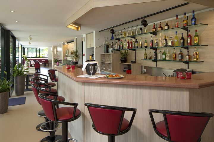 Lounge 62 of 78