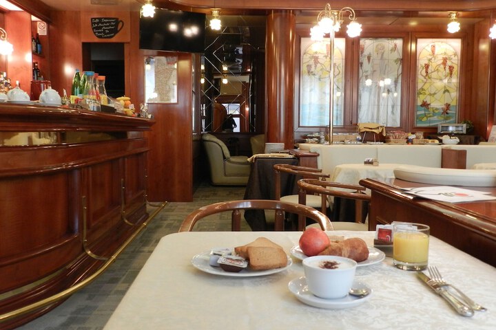 Breakfast/Coffee Service 49 of 60