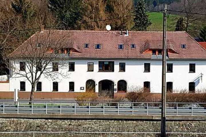 STEAK INN HOTEL & RESTAURANT