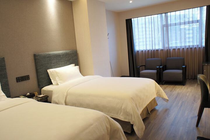 Room 15 of 33