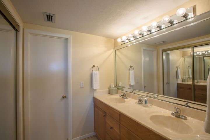 Room 15 of 28