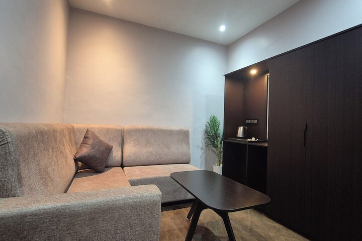 Room 16 of 27