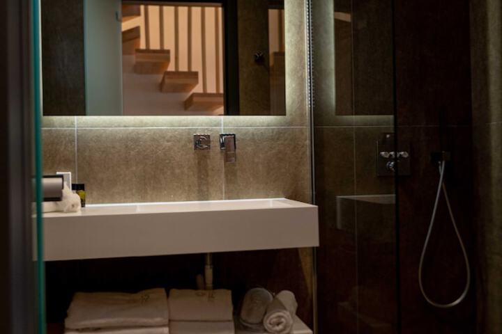Room 22 of 38