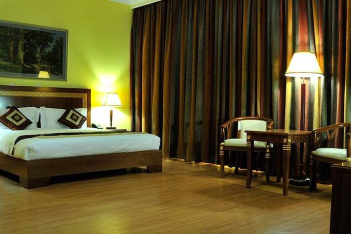 Room 11 of 27