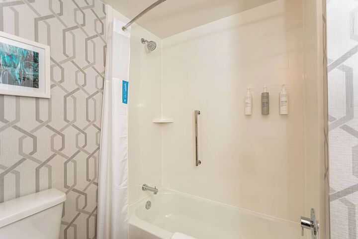 2 Queen Beds Hearing Accessible (4 of 11)