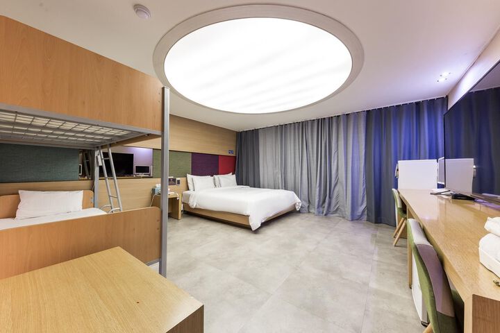 Room 53 of 120