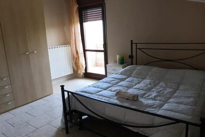 Room 5 of 16