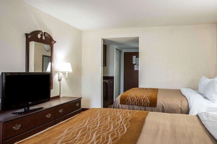 2 Double Beds (3 of 5)