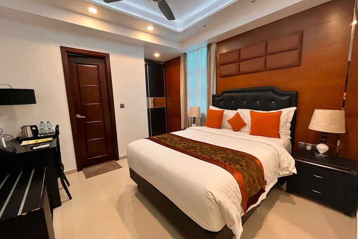 Room 14 of 114
