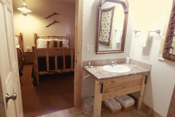 Room 7 of 10