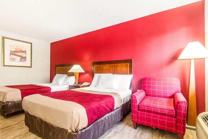 2 Double Beds (4 of 8)
